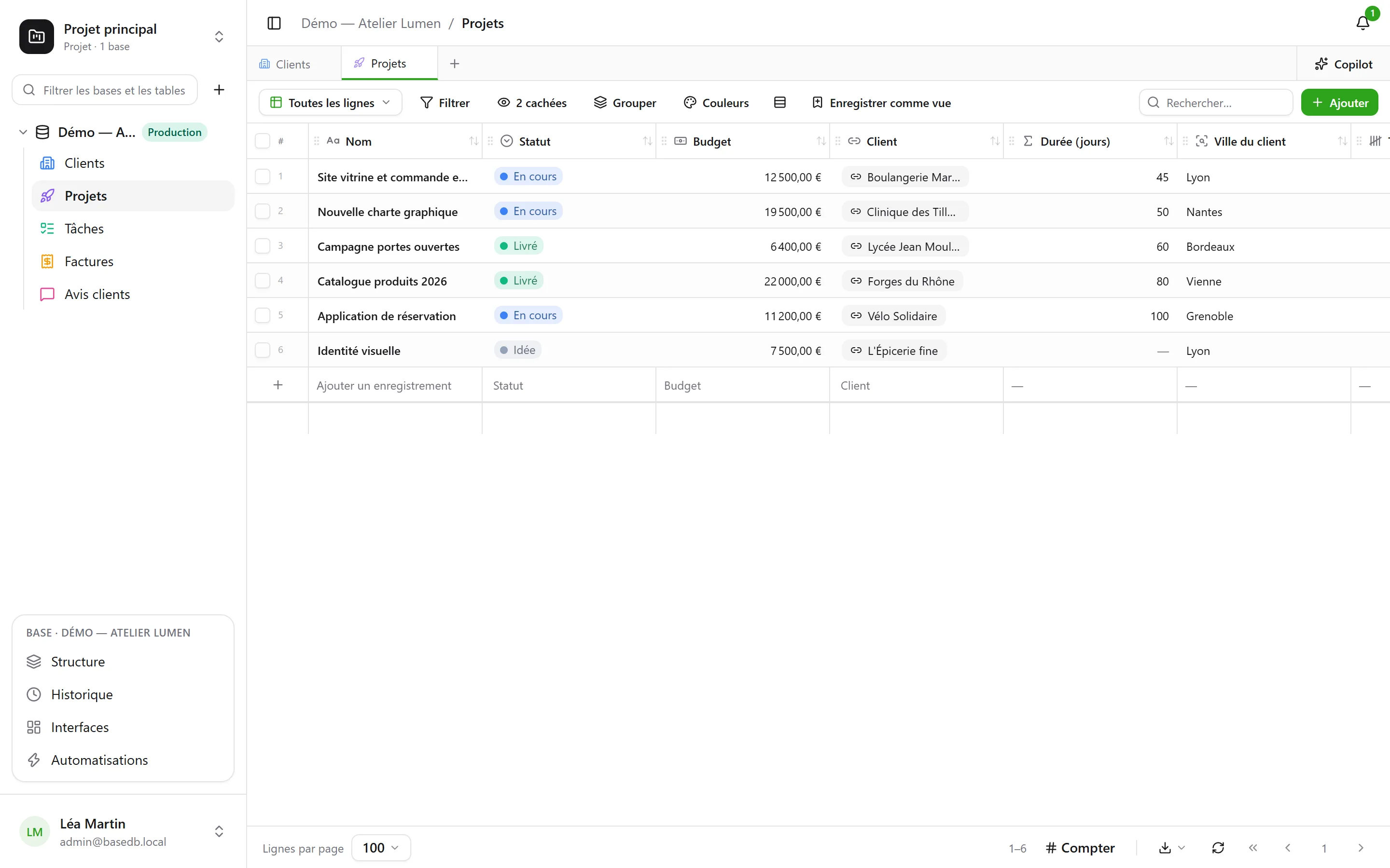 basedb — une grille de projets avec une relation, une formule, une recherche et un décompte, à côté de la liste des bases et des tables.